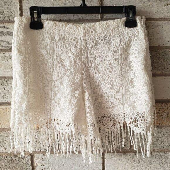 Women Fringe Hem Guipure Lace Shorts - Picture 6 of 6